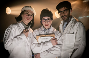 EXTRATERRESTRES Y CAVERNÍCOLAS REFLEXIONAN SOBRE LA HUMANIDAD EN TEATRO LA MEMORIA