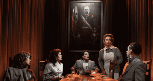 UNA SÁTIRA SOBRE EL PINOCHETISMO VUELVE AL TEATRO CAMILO HENRÍQUEZ