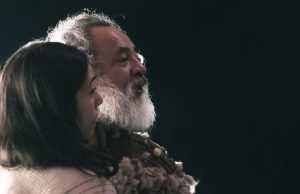 RALLEN MONTENEGRO INTERPRETA DISTOPÍA MAPUCHE SOBRE EL RÍO MAPOCHO