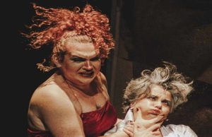 VUELVE COLICIDIO SÁTIRA PARANORMAL LGBTIQ+ SOBRE DESTAPE DE LOS 90’