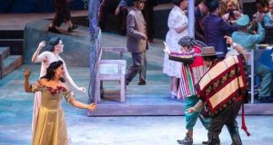 ELIXIR DE AMOR. LA RAPSODIZACIÓN DEL DRAMA SOCIAL. UNA VUELTA AL TEATRO COSTUMBRISTA CHILENO.