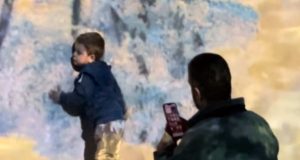 EL ESPECTADOR: UNA MIRADA A MONET, JUNTO AL RÍO.