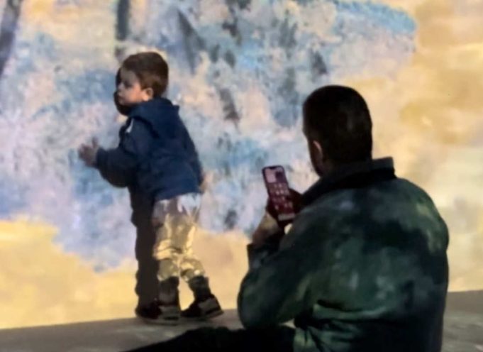 EL ESPECTADOR: UNA MIRADA A MONET, JUNTO AL RÍO.