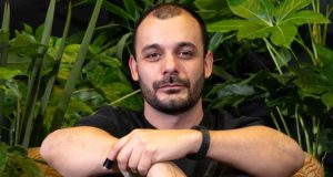UNIPERSONAL PÓSTUMA CON TEMÁTICA POSHUMANISTA