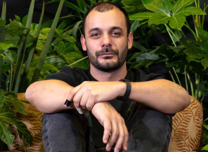 UNIPERSONAL PÓSTUMA CON TEMÁTICA POSHUMANISTA