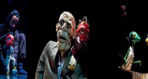 SIETE MARIONETAS REFLEXIONAN POR LA INTERVENCIÓN GENÉTICA