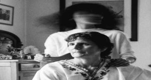 «MI MADRE NADA»: ÉPICA ESCÉNICA POR LA MEMORIA DE UNA MADRE QUE OLVIDA