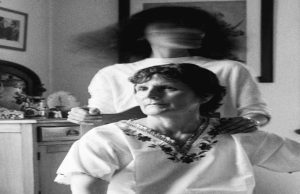 «MI MADRE NADA»: ÉPICA ESCÉNICA POR LA MEMORIA DE UNA MADRE QUE OLVIDA
