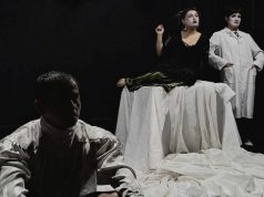 TRES HISTORIAS SOBRE HUNDIRSE EN EL OCÉANO ES REBECA Y EL MAR