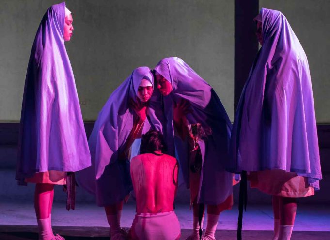 REINTERPRETACIÓN DE LAS SEXO-DISIDENCIAS Y LA PERFORMANCE EN LA OBRA UNA SERPIENTE ENROLLADA EN EL ÁRBOL