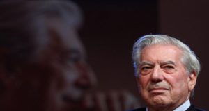 MARIO VARGAS LLOSA Y SU DOBLE TEATRAL