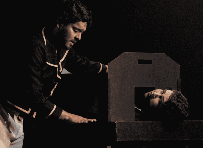 OBRA CON TRUCOS DE MAGIA, ESPÍRITUS Y LEVITACIÓN EN FESTIVAL STGOOFF