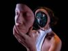 ENTRE FEMBOTS Y COLAPSO DIGITAL: OBRA «LA INVIVIBLE» LLEGA A TEATRO LA MEMORIA