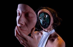 ENTRE FEMBOTS Y COLAPSO DIGITAL: OBRA «LA INVIVIBLE» LLEGA A TEATRO LA MEMORIA