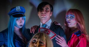 EL COLECCIONISTA DE MUÑECAS UN INTENSO VIAJE TEATRAL HACIA EL DELIRIO Y LA LOCURA