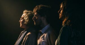 LA SÁTIRA JAMÁS VISTO PONE EN JAQUE LA DEMOCRACIA