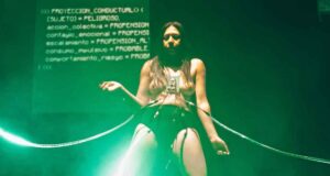 LA OBRA “VIGÍA” ENFRENTA CON DANZA, POESÍA Y RECURSOS TECNOLÓGICOS LA RECETA ALGORÍTMICA